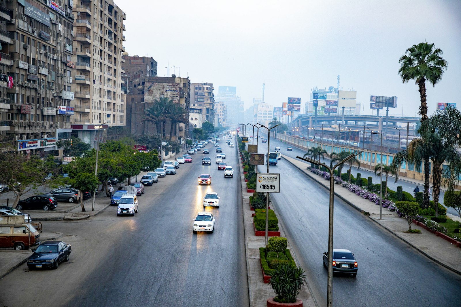 شارع زحمة عربيات في القاهرة